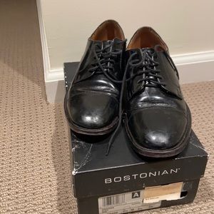 Bostonian black laced shoe, size 6.5